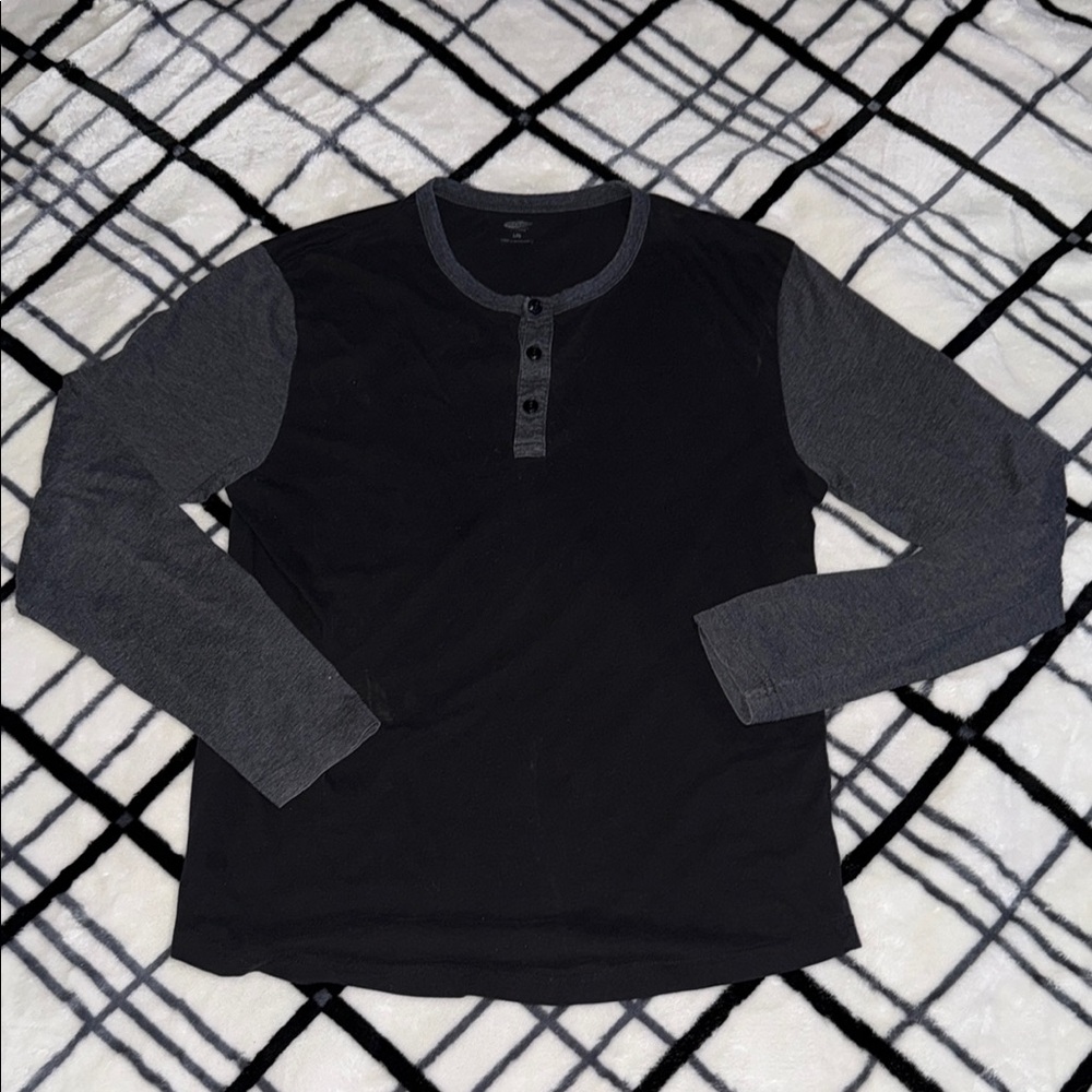 Old Navy Black and Gray Long Sleeve Tee